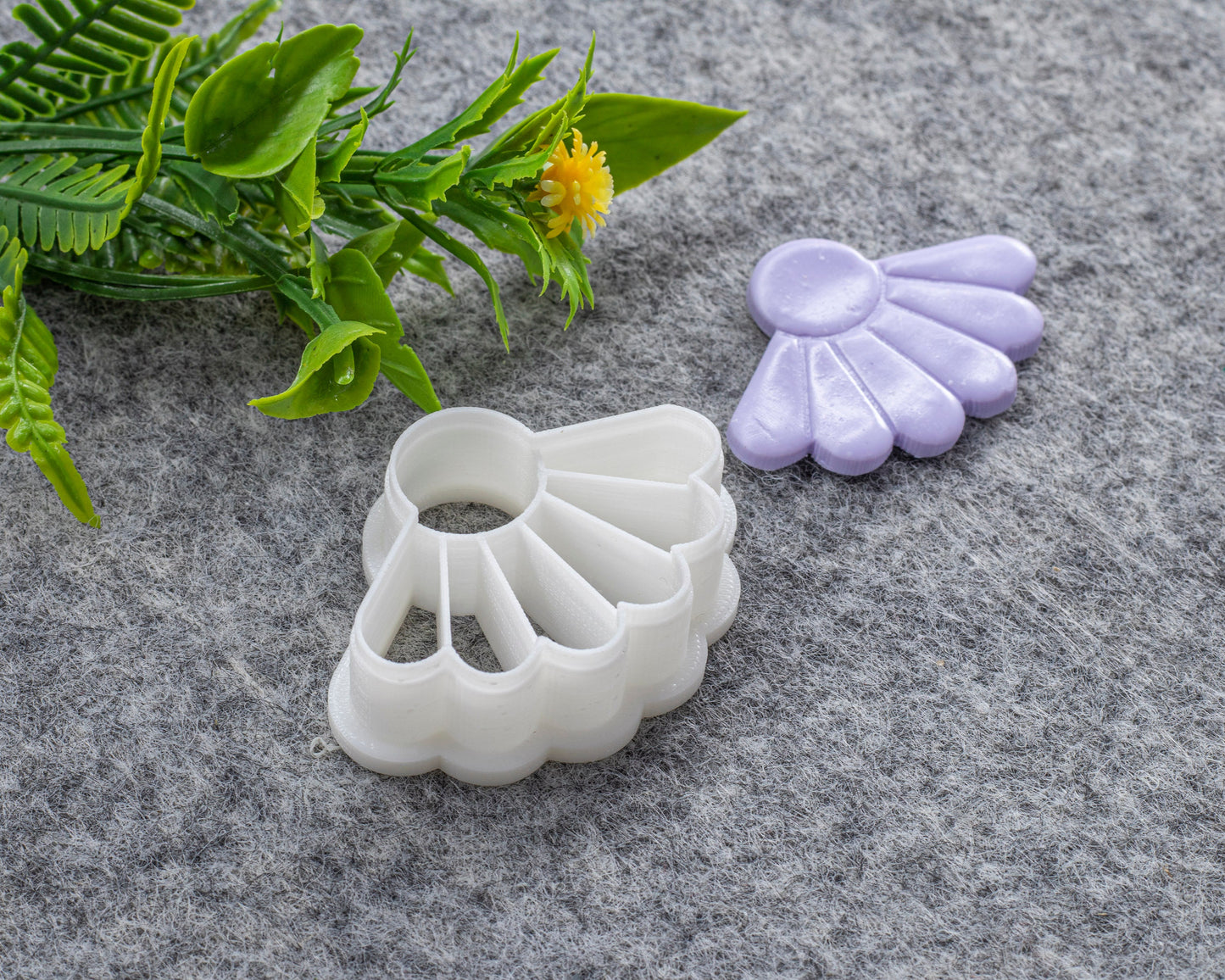 Daisy Drop Embossed Clay Cutter: Polymer Earring Tool