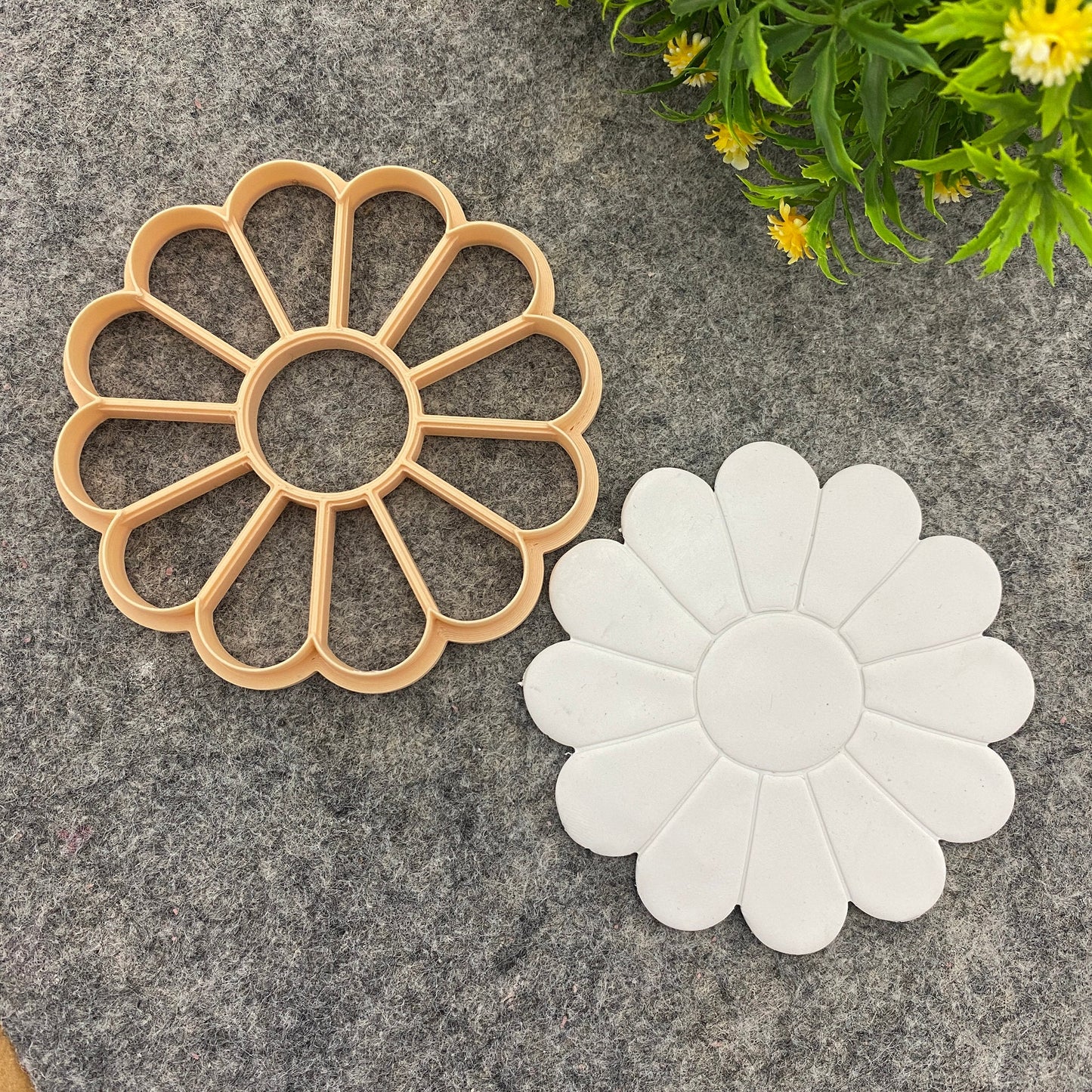 Daisy Flower Trinket Dish Clay Cutter: 4-inch Polymer Clay Tool