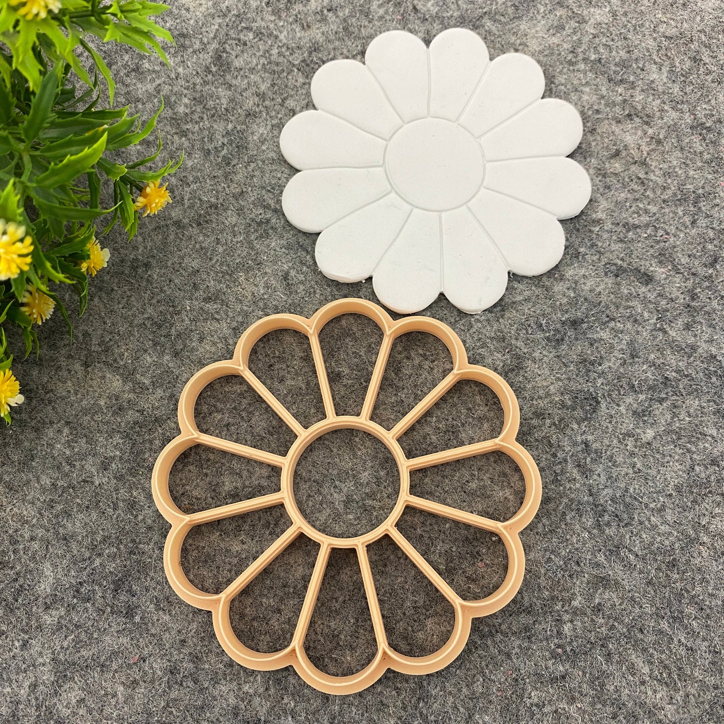 Daisy Flower Trinket Dish Clay Cutter: 4-inch Polymer Clay Tool