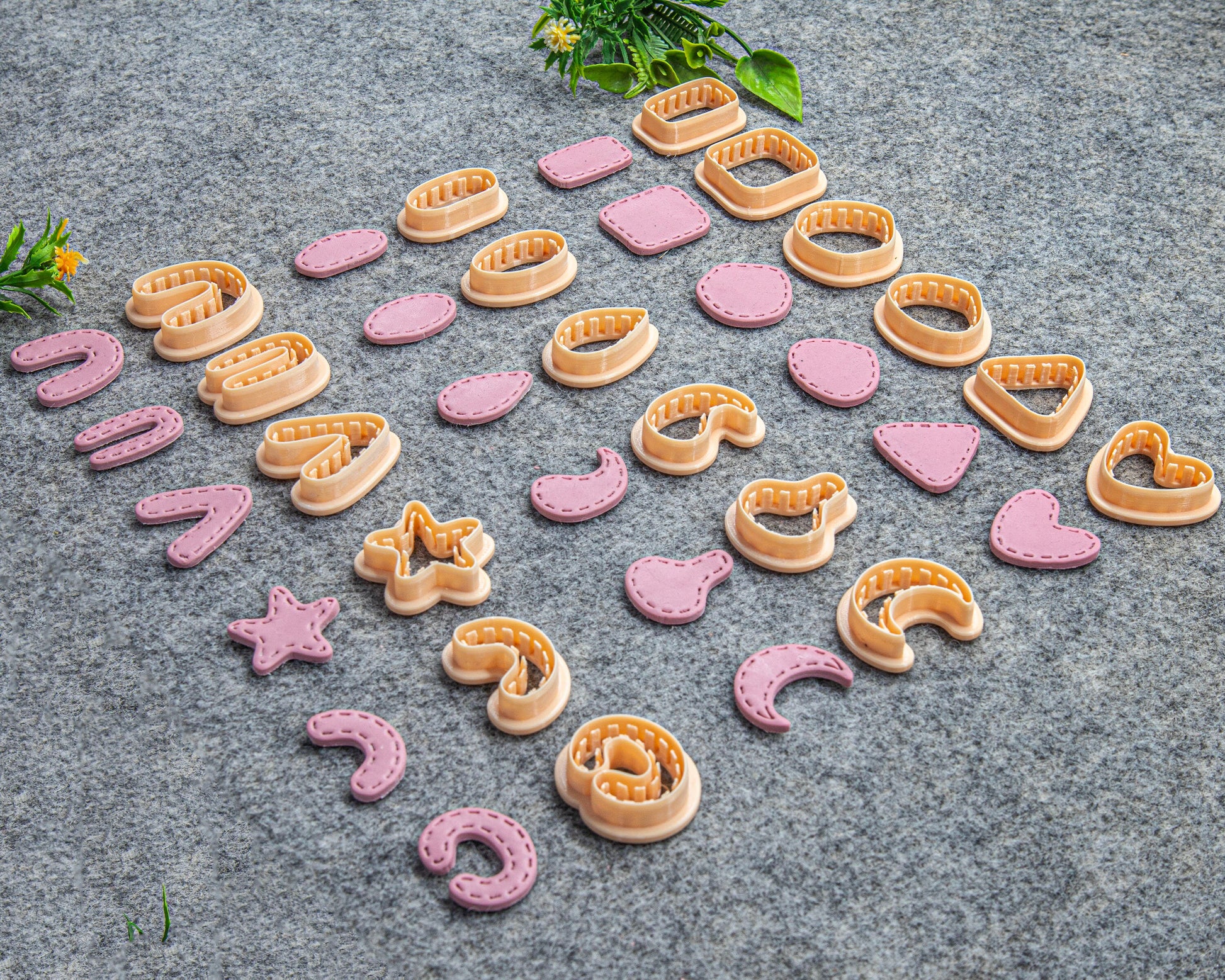 Stitched Outline Polymer Clay Cutter: Organic Shapes #624